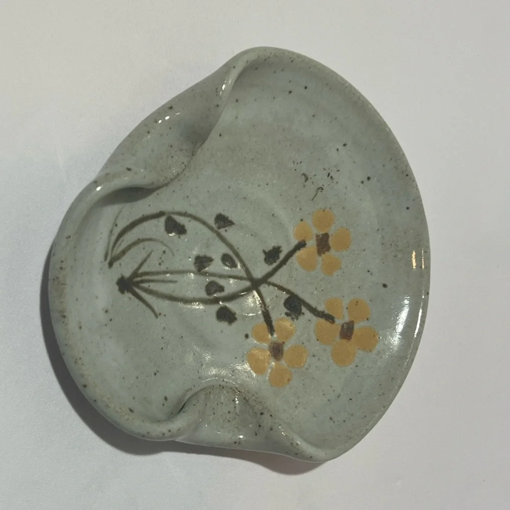 Unique Hand Painted Ceramic Modern Floral Scallop Floral Ashtray VTG - Picture 2 of 10